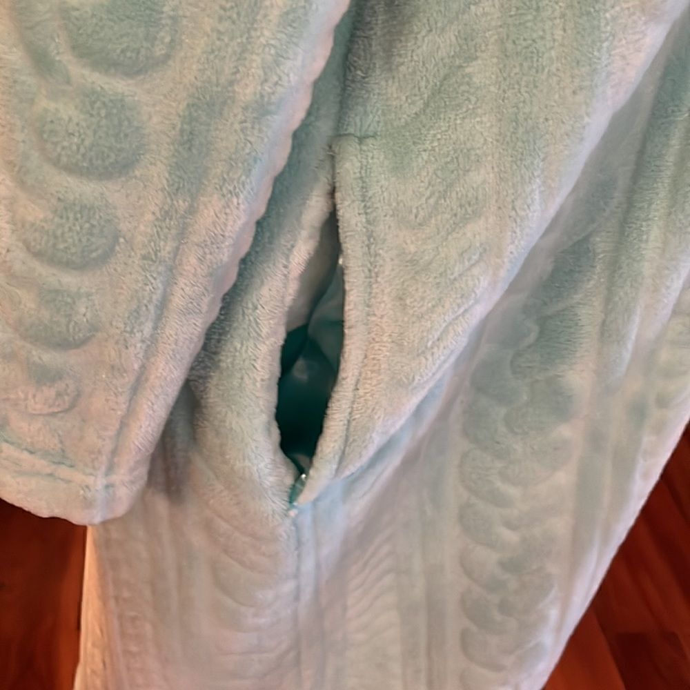 Karen Neuburger Embossed Zip-Front Robe - S - Picture 4 of 7